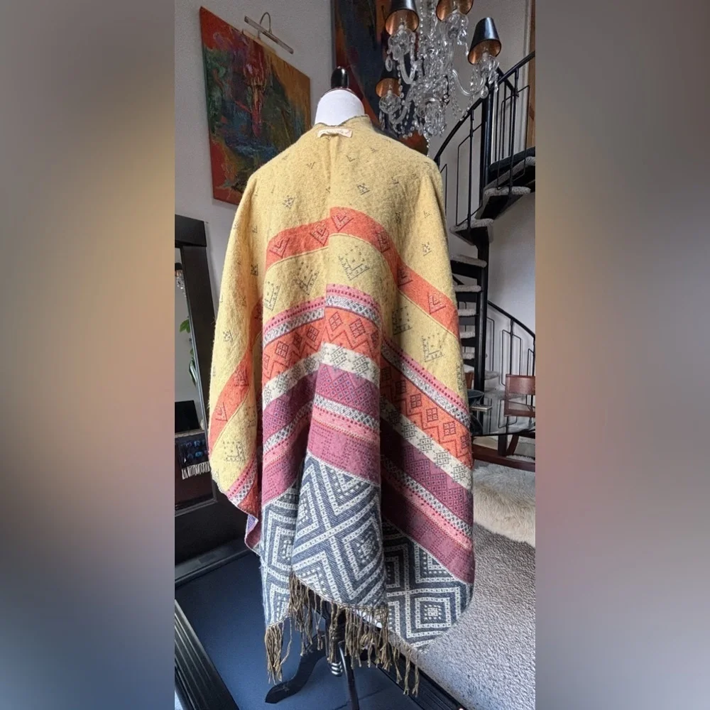 Love Stitch poncho 💙💛❤️